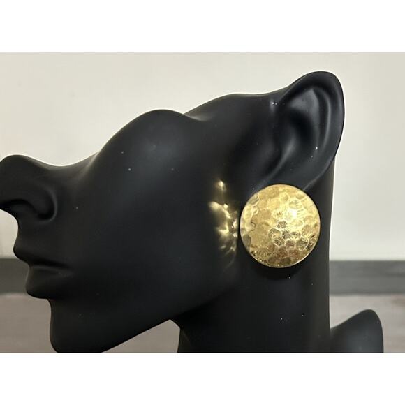 Cute Gold Tone Hammered Post Earrings - Picture 1 of 3